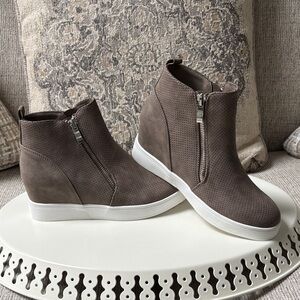 Nine West Taupe Wedge Sneakers